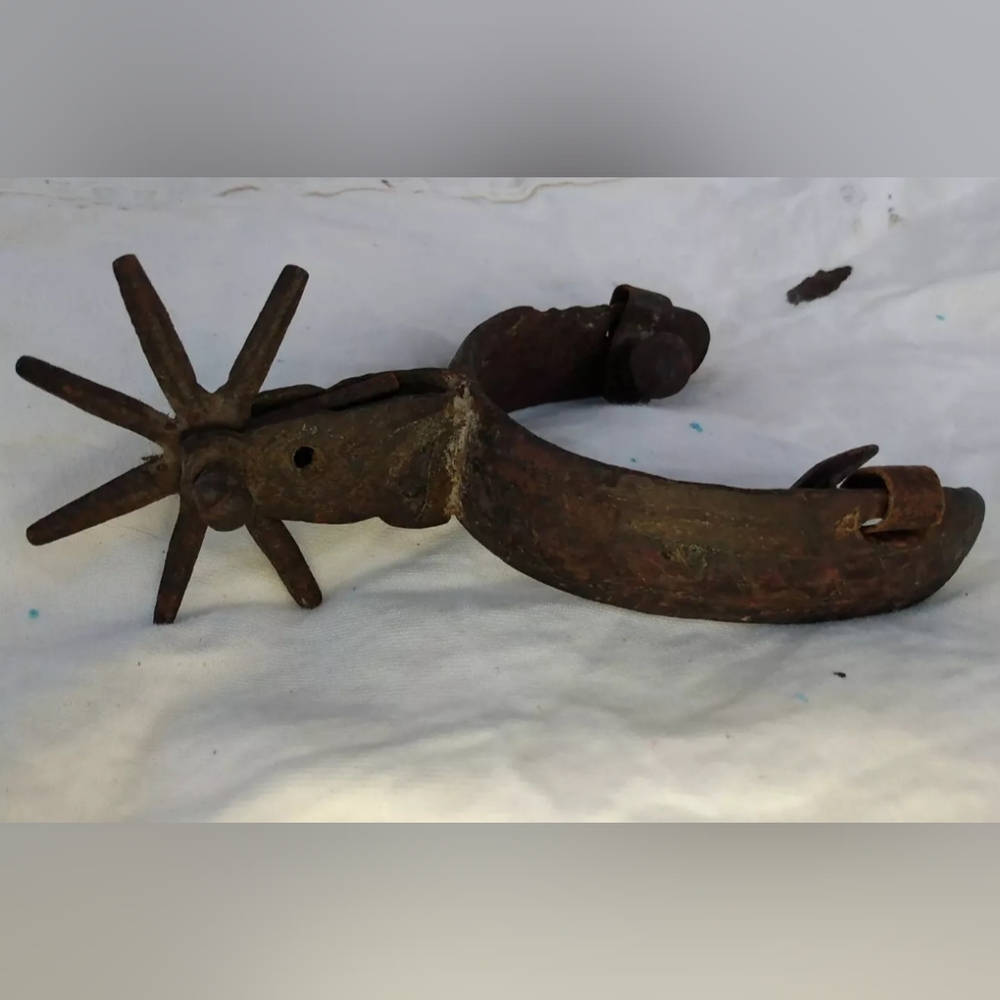 SINGLE Antique hand forged 8 pointed IRON SPUR Cowboy Western ranch prop